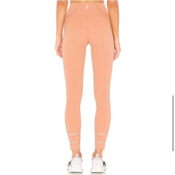 Free People Movement Women’s Cream Beige Genesis Scallop Leggings Size Medium - Picture 2 of 6